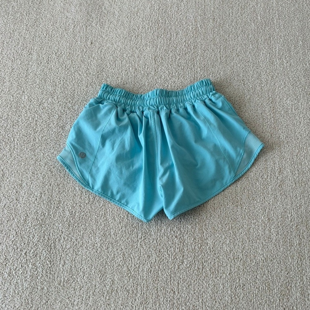 lululemon Hotty Hot LR Short 2.5" size 2 in Blue Chill - Picture 2 of 3